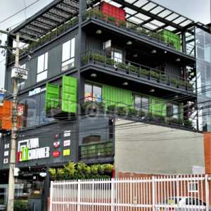 Edificio de contenedores en Bogotá.