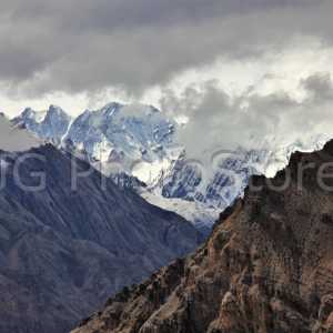 Valles y montañas de cultura tibetana en el Himalaya occidental en el norte de la India.