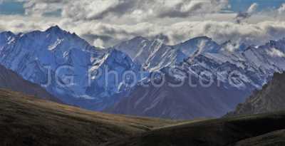 Valles profundos y montañas de más de 5000 m en torno al valle de Spiti