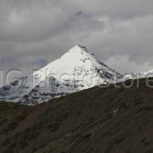 Snowed peaks higher than 5000 m