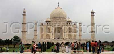 The Taj Mahal ini the City of Agra receives uptoa 40000 visitors a day.
