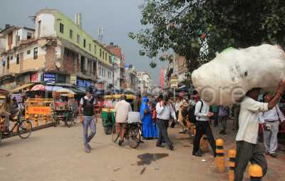New Delhi crowded streets near the railway station