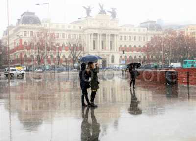 Paraguas abiertos en Atocha. Ministerio de Agricultura