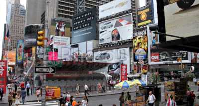 Señales carteles publicitarios en Times Square