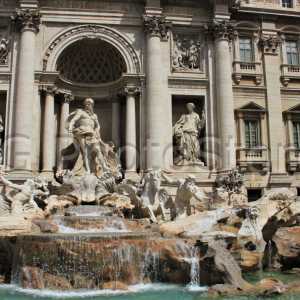 Rincones encantadores y románticos en Roma. Fontana de Trevi.