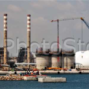 Construcción de silos de cemento en el puerto de Castellón.
