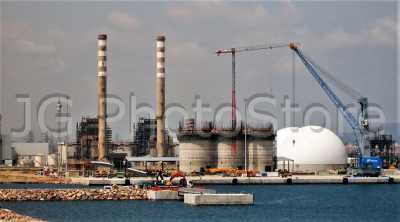 Construcción de silos de cemento en el puerto de Castellón.