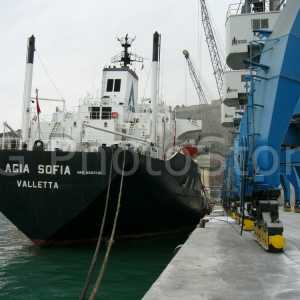 The Agia Sophia is ready to discharge a petroleum coke cargo at the port of Barcelona