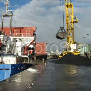 Loading operation of petroluem coke in Coruna.