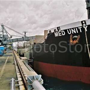 MV Med Unity cargando en la terminal de Petrozuata