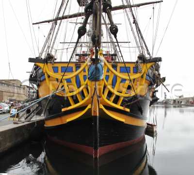 Proa del buque de vela Etoile Du Roy en St Malo.