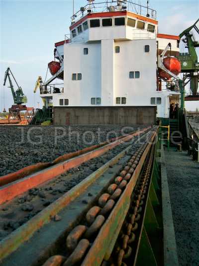 Embarque de coque metalúrgico en Szczecin