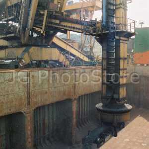 Soft loading system for metallurgical coke in Vado Ligure