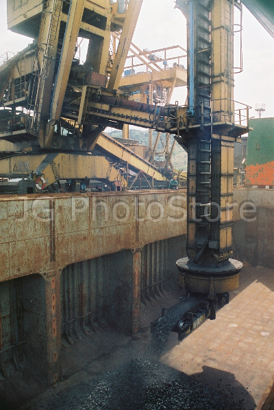 Sistema de carga suave para coque metalúrgico en Vado Ligure