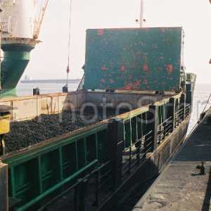 Loading of metallurgical coke in the port of Vado Ligure